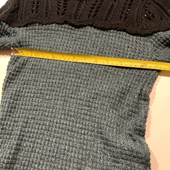 Free People knit top. Size small/petite - Picture 4 of 5